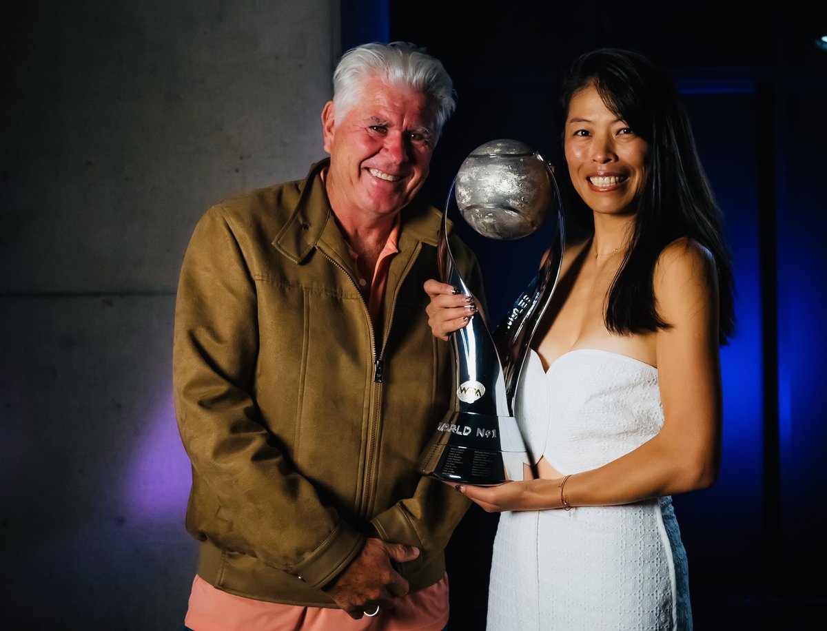 Proud to be in Madrid to share the moment of Su wei Hsieh being awarded the WTA trophy for World #1, exactly 10 years since I was here for her first ascent to #1, also in Madrid. What a skilful player