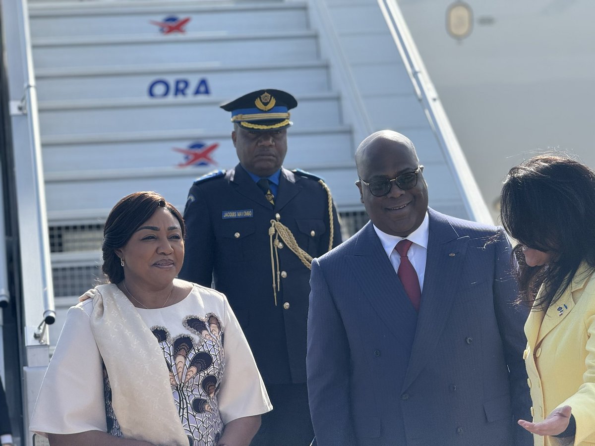 #RDC : 10h10’, le Président de la République accompagné de la Très-distinguée Première Dame @DeniseNyakeru viennent de fouler le sol français à partir de l’aéroport d’Orly à #Paris pour le début de sa visite officielle de trois jours en #France. La secrétaire d’Etat chargée du…