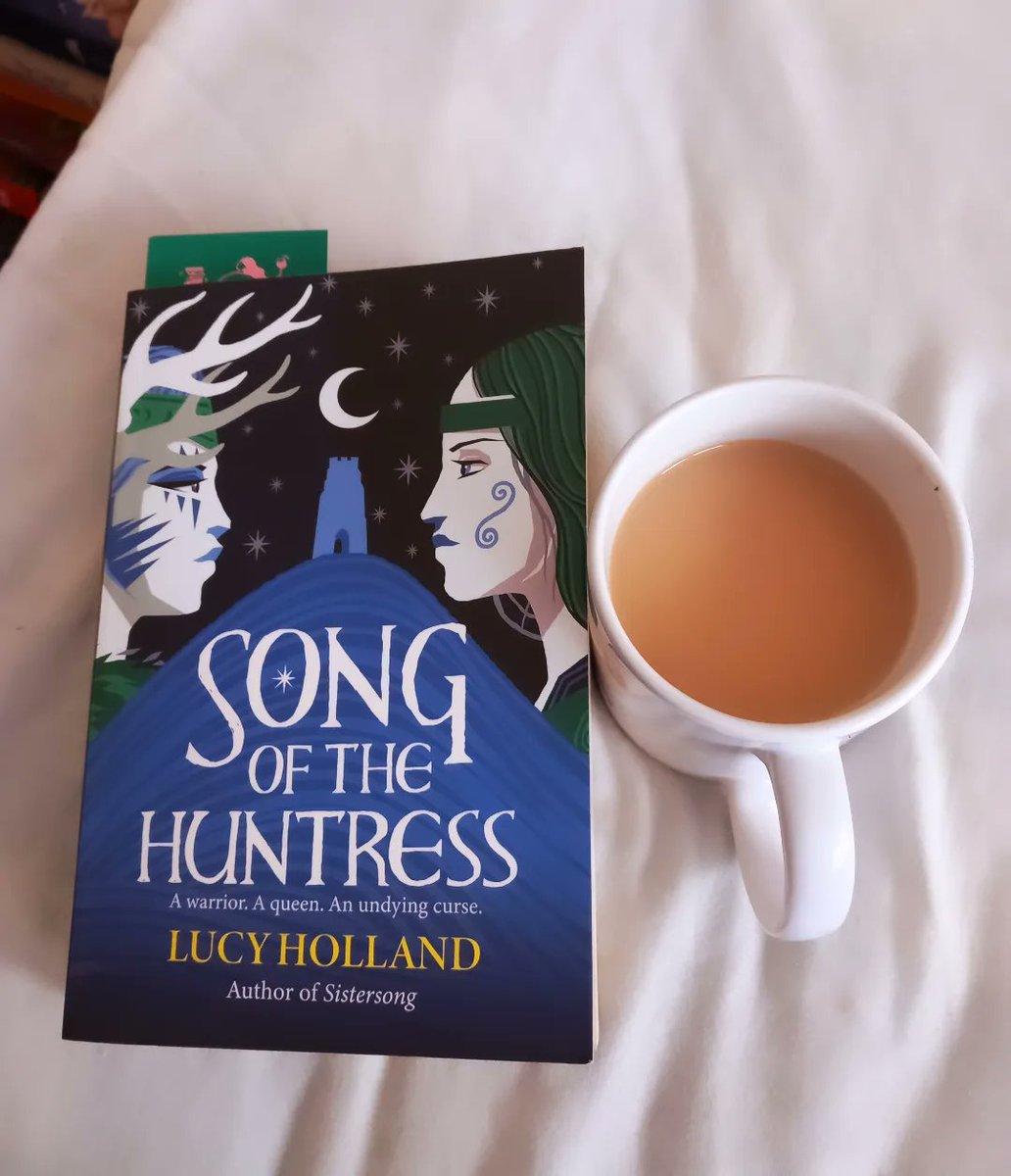 Morning lovelies 😘 The Sun is shining, thankfully, and I got to spend an hour with #SongOfTheHuntress this morning, and I'm already obsessed! #BookTwitter #CurrentlyReading