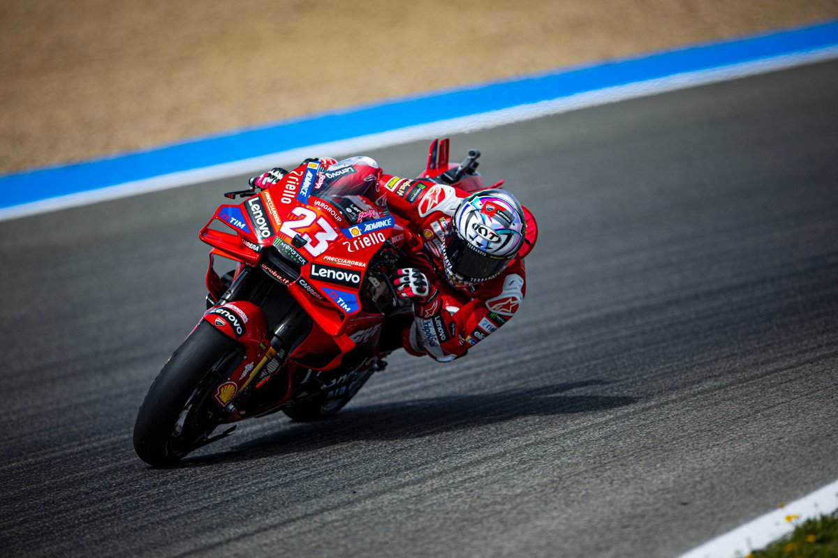 Emozioni incredibili a Jerez de la Frontera con il #DucatiLenovoTeam! 😎 @PeccoBagnaia ci ha regalato una gara indimenticabile, trionfando nel #MotoGP di Spagna, mentre @Bestia23 agguanta una solida 5ª posizione.💪 #ForzaDucati! ❤️ @ducaticorse #LaForzaDelleConnessioni #SpanishGP