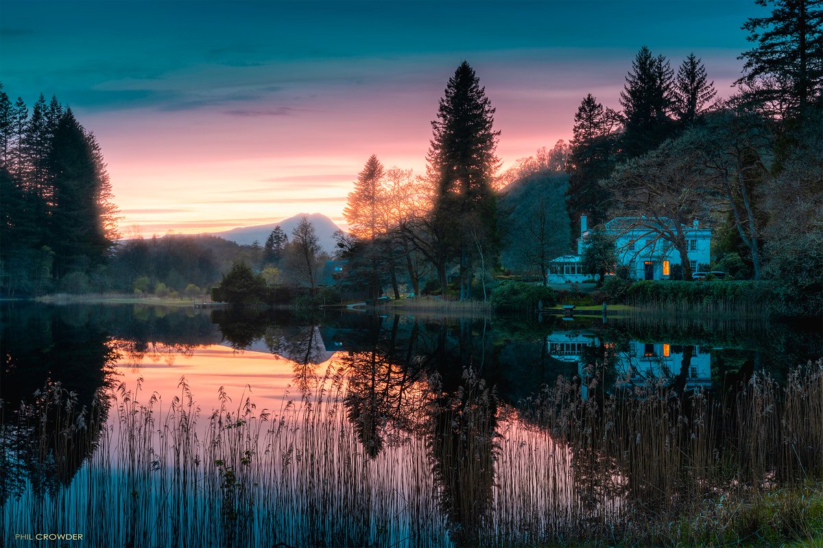 Some of April's best shots... 🤩✨ Bonnie Scotland full of colour!

📍 The Meadows, Edinburgh @Johnpow1 
📍 Old Ship of Caol, Fort William @TheKiltedPhoto 
📍 Inveraray, Highland Exposure Photography
📍 Loch Ard, Phil Crowder Photography