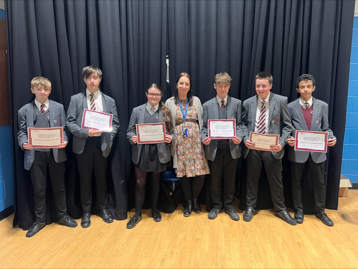 Here are some of last week's Year 9 students who achieved the top ten amount of credits for our academy values, with Ms Dutton, Welfare Coordinator. The focus last week was 'Have Integrity' @DixonsAcademies