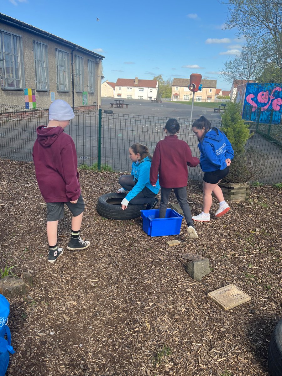 Last weeks P5 outdoor learning group worked so well together on “The Floor is Lava” challenge. They displayed great communication skills, team work and awareness of risk assessment #OutdoorLearning