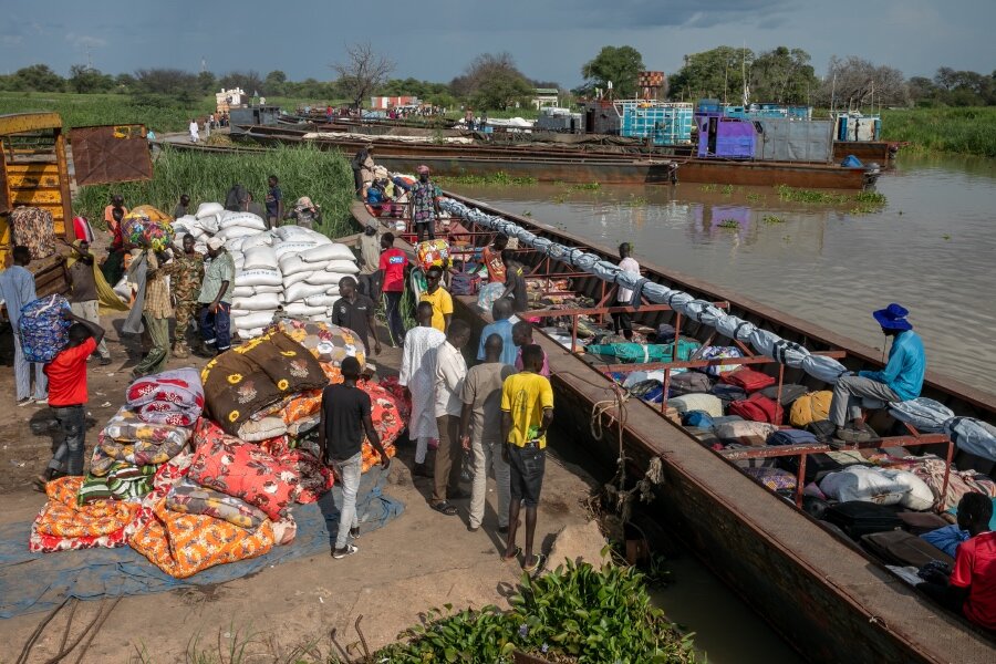 Boat owners plying the route between Juba and Malakal are continuing with a strike in protest against numerous illegal checkpoints along the River Nile. The Boat Workers' Union called for a strike on the 4th of April, demanding authorities to remove the checkpoints.