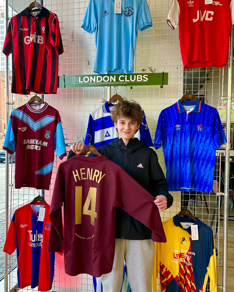 Mason travelled all the way from Portland, Oregon to watch Arsenal and visit Classic Football Shirts London. And what better shirt to do it in than the sublime 2005-06 Henry shirt in brilliant long sleeve!