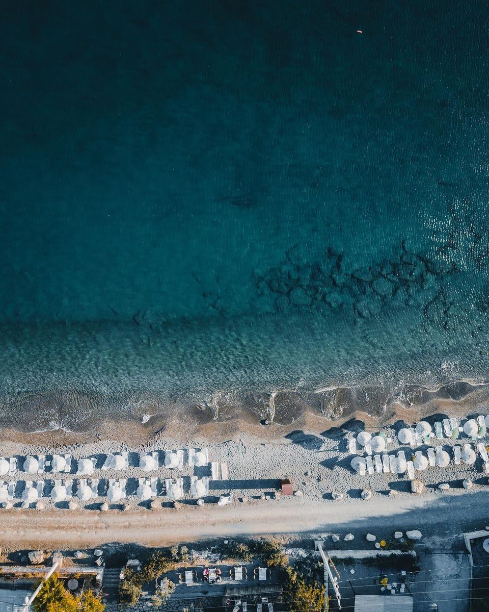 Explore Hayıtbükü Bay, Datça's premier destination, and discover local delicacies, cosy hostels, and seaside cafes. Bask in the sun, go sailing, and explore the sea! #Muğla 📸 IG: gokselyesiloren