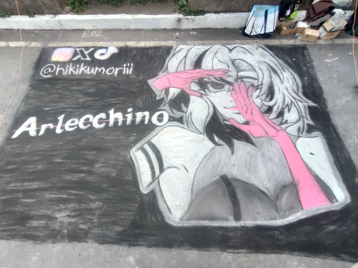 I promise this would be my last chalkart of her, my obsession is out of control now xd

#Arlecchino #GenshinImpact #Genshinfanart #genshinoc