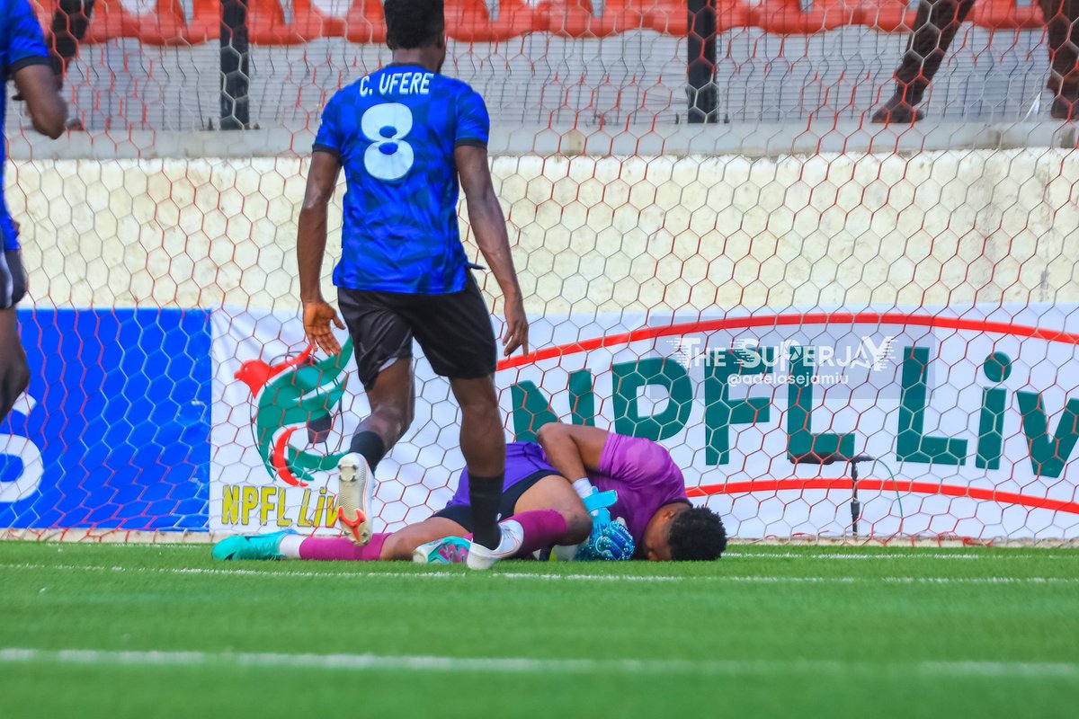 adelasejamiu's tweet photo. This save changed the game yesterday for @SportingLagos

Spider man for a reason.

@Nwoke__  doing his job.

#NPFL24 https://t.co/RkLLdyWDg4