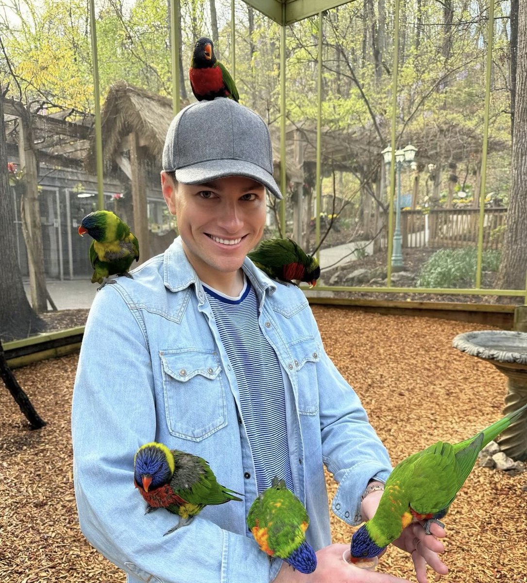 Does anyone know any good animal therapy charities based in the North West? 🐶🐰🐴🐥 I had an awesome time visiting a parrot sanctuary on holiday and it’s made me realise how much joy animals bring… I think everyone should have access to that!! 🦜🦦🐓🦥🦙🦮🐘 #animaltherapy