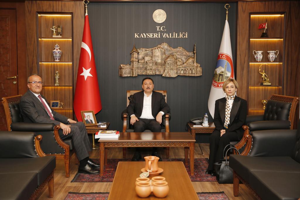 Valimiz Sayın Gökmen Çiçek, Kapadokya Üniversitesi Rektörü Prof.Dr. Hasan Ali Karasar ve Mütevelli Heyet Başkanı Funda Aktan'ı makamında kabul etti.