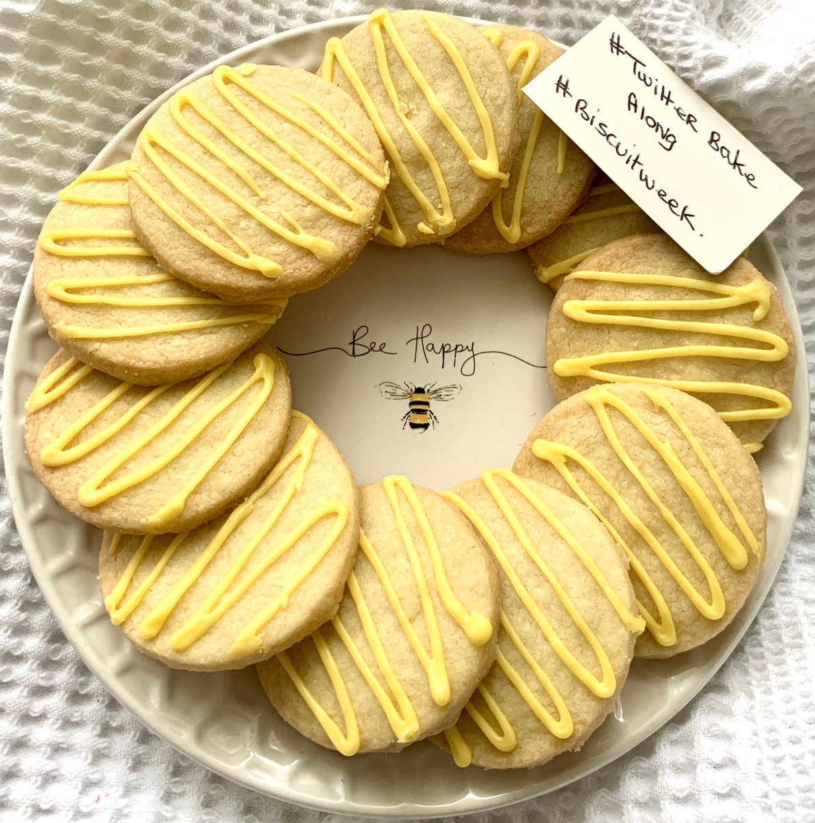 Last bake for #biscuitweek #twitterbakealong … very zesty lemon shortbread with lemon glacé icing 🧁 💜 @thebakingnanna1 @Rob_C_Allen @FirstTMaster 🍪🍪🍪