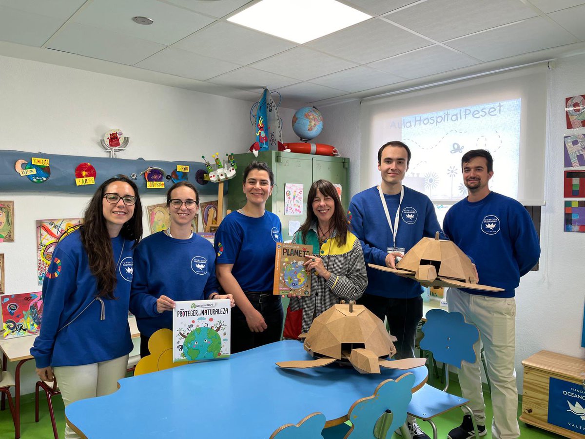 🌍Muchísimas gracias a @Oceanografic_vl por los materiales que han entregado a la unidad pedagógica hospitalaria de @GVADrPeset. ¡Nos encantan las tortugas 🐢!