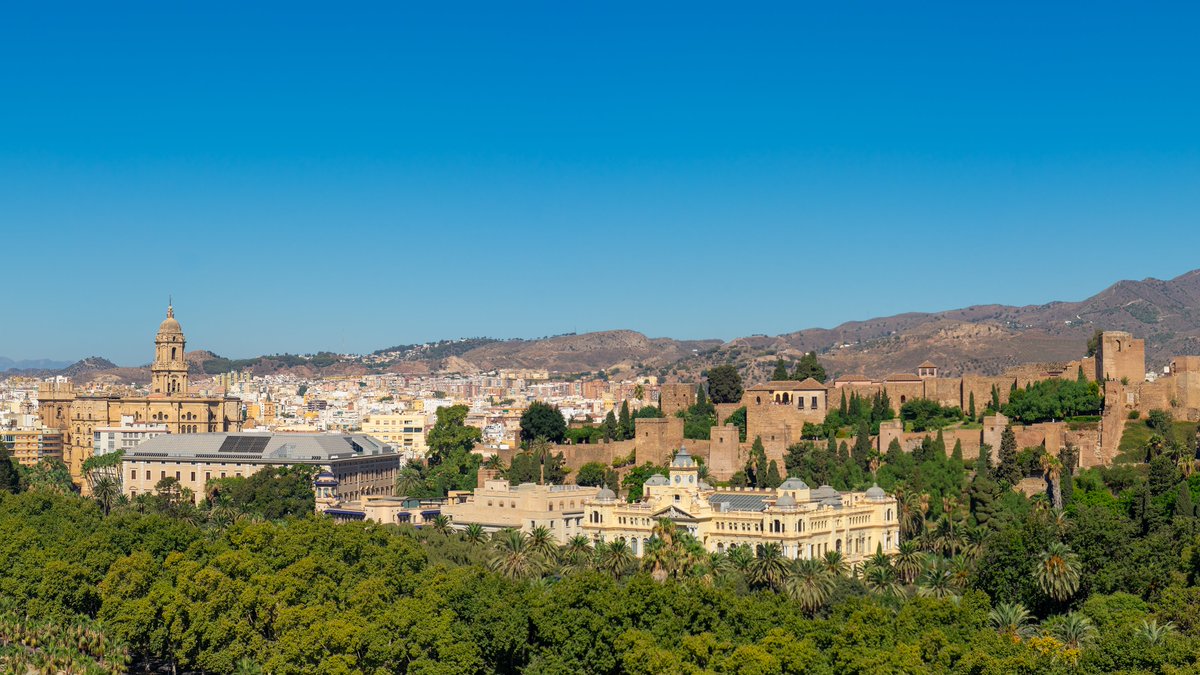 Hoy se celebra el #DíaInternacionaldelosTrabajadores, un día festivo en nuestro país. ¿Qué tal si eliges #Málaga para esta jornada de descanso? ☺️ #MalagaTurismo