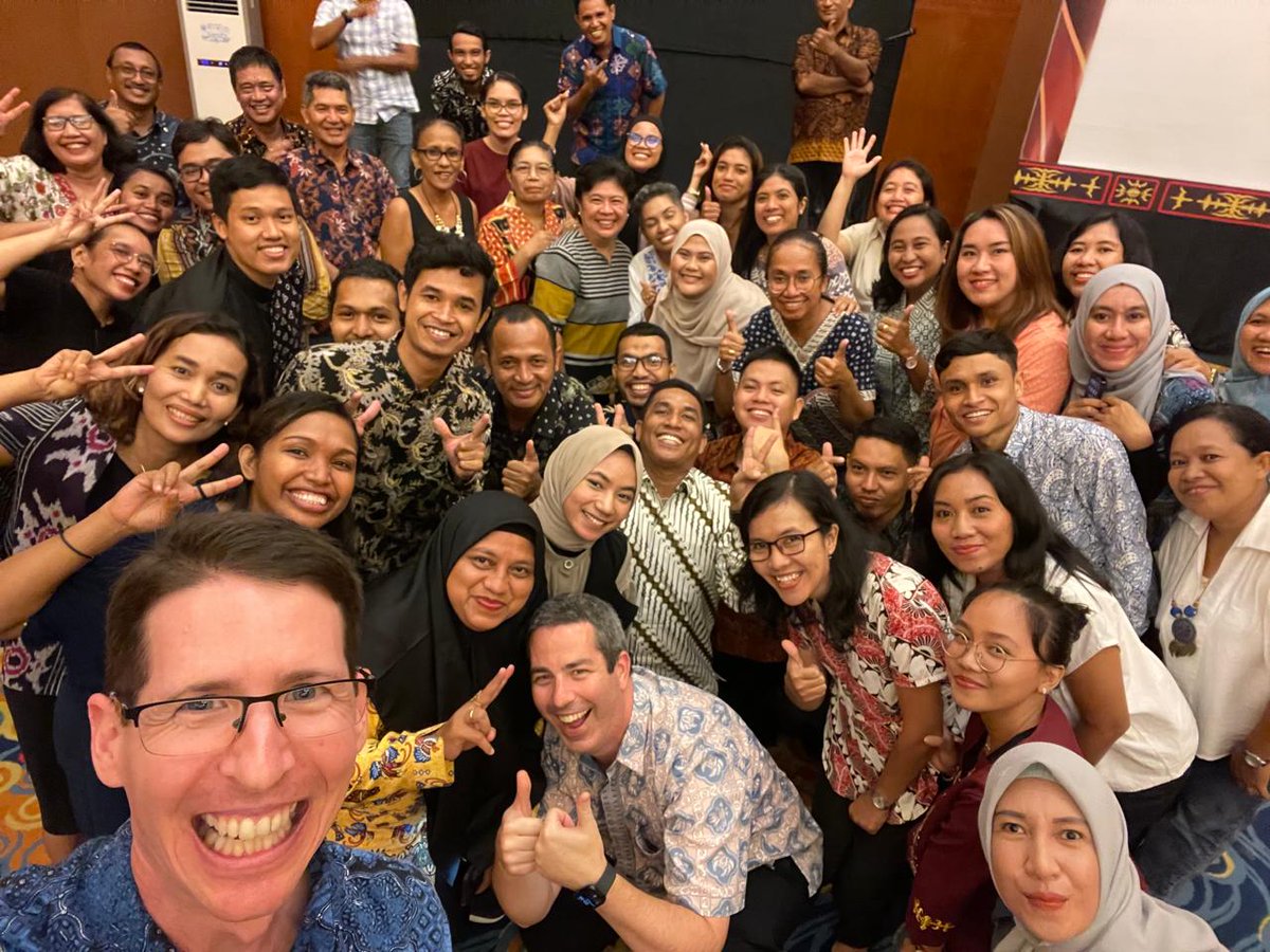 We met many of the 150+ #OZAlum in Maluku at our Networking Event. ELTA English program participants also joined-we hope you have submitted your applications to the @AustraliaAwards scholarships, which close tomorrow! Love your energy, passion & commitment to 🇦🇺-Maluku rels.