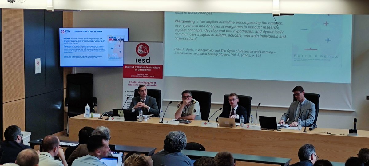 Lancement des Assises Françaises d’Étude du Wargaming ! Après le mot d'ouverture du Pr. Zajec, le Dr. Fouillet inaugure la première table ronde consacrée à l'Histoire et la méthodologie du Wargaming avec messieurs Bourguilleau, Cornuaille et Schwartz.

#AFEW