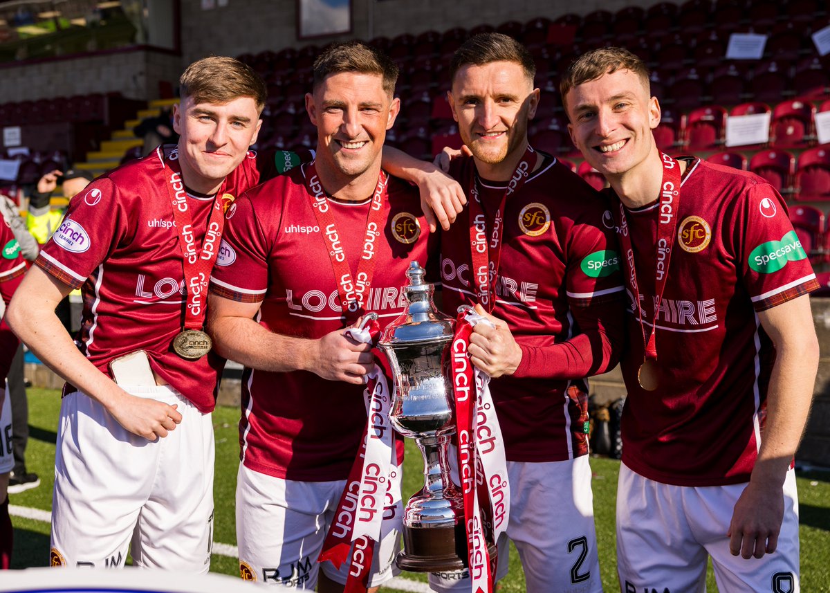 What an amazing end to the season watching @stenhousemuirfc lift the League 2 trophy 🏆📸 The club is full of amazing folk from the players to the fans and volunteers, couldn’t think of a group that deserves the championship more! 👏 #stenhousemuir #champions #sportsphotography