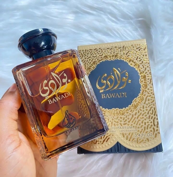 BAWADI is such a delicious scent. A well blended combination of oudy notes, vanilla and spices which adds a nice vanilla sweetness to it😋 The projection and longetivity of this perfume >>>>> Unisex 🏷 N17,000 Pls RT 🙏 @Uzzyokeke @BigBadReni @odalopeezie @_DammyB_
