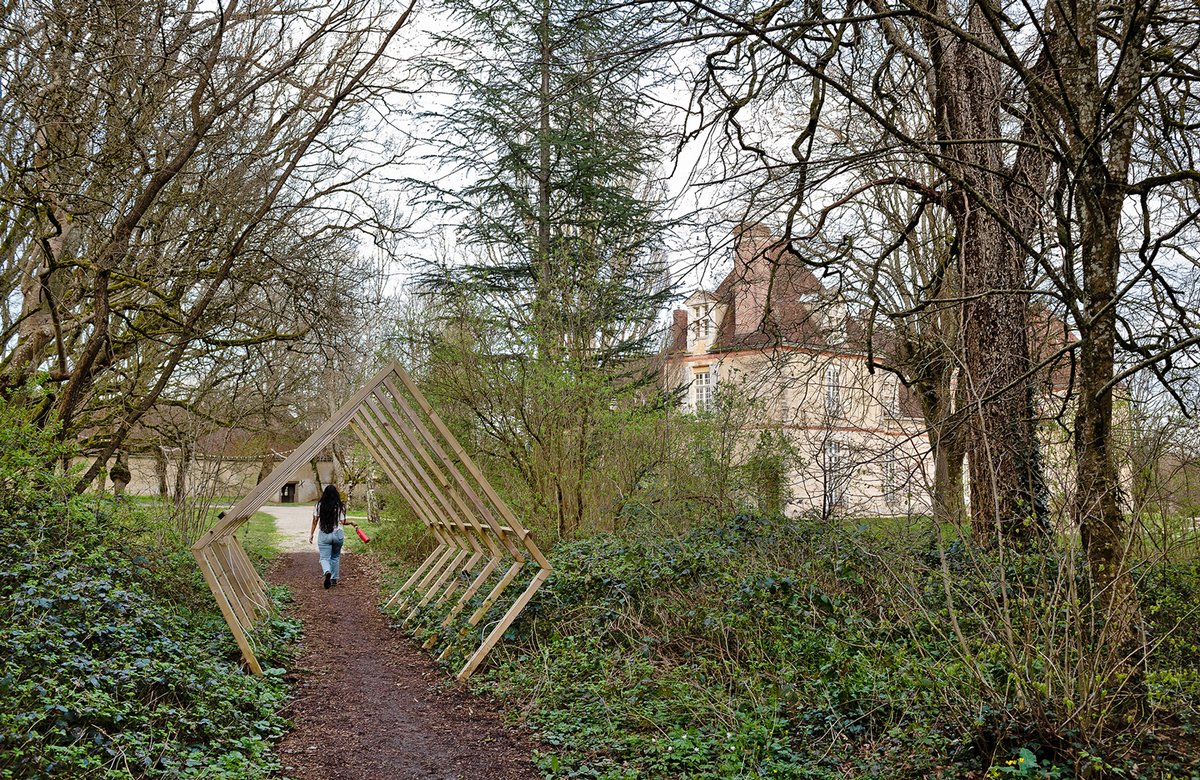 Connaissez-vous le château de Feÿ, ce lieu utopique en pleine Bourgogne ? dlvr.it/T68mGM