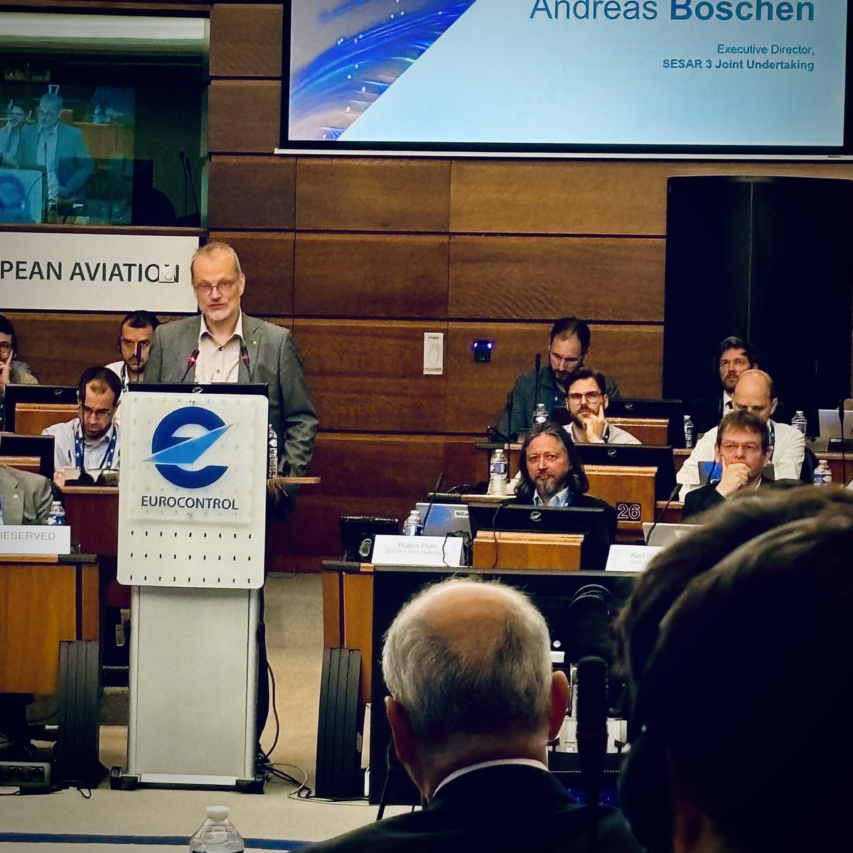 Opening #FLYAI conference, our ED @BoschenAndreas invites audience to #explore and #exploit #AI through #collaboration on #research and #innovation. Together, we can revolutionise #ATM for safer skies and efficient travel #AI #SESAR #ATM #Collaboration 💪✈️💚🇪🇺✈️👏