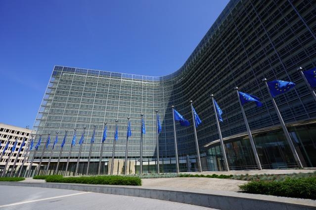 📣Kolejny krok do realizacji przez UE postulatów polskich przewoźników drogowych. 🇪🇺Rada Unii Europejskiej zatwierdziła mandat, w ramach którego Komisja Europejska będzie prowadziła negocjacje z Ukrainą dotyczące zmiany umowy w sprawie transportu drogowego towarów.…