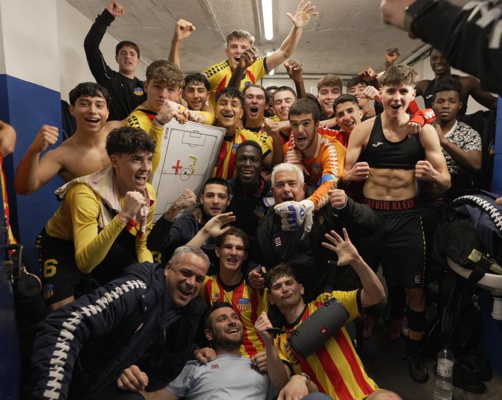 Juvenil A u e sant andreu. Liga nacional que gano 1 a,0 al f c martinenc estefin semana en el narcis sala triunfo   valió de o para coger moral e ir pa arriba lo importante es la alegría del triunfo i sobre todo de un bético carlito
S