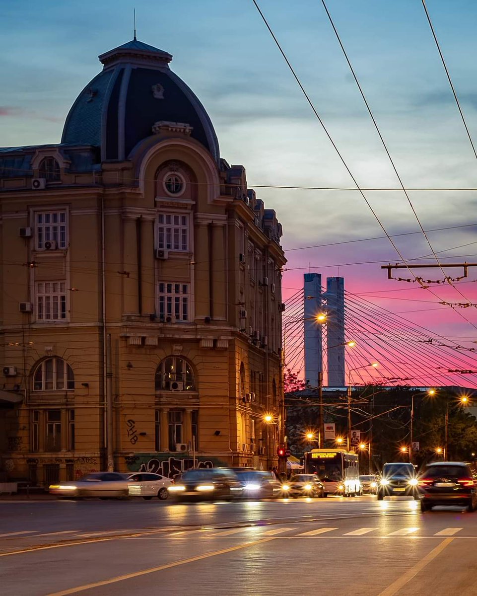 Sunset in #Bucharest 🇷🇴
©️Edy Fertel 
#TraveltoRomânia