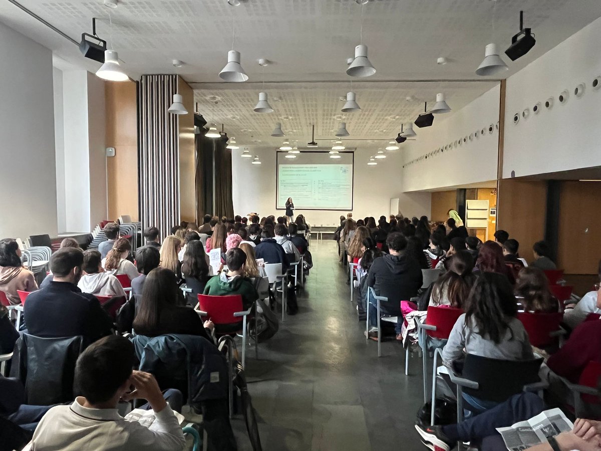 🔴 #AraMateix comença a @EjLaFontana ‘Joves per l’emergència climàtica’, la trobada entre joves i científiques, amb la participació de 14 centres d'#EscolesSostenibles. Descobriu les seves investigacions per fer front al canvi climàtic! #BCNsostenible via.bcn/8iEA50RqnH3