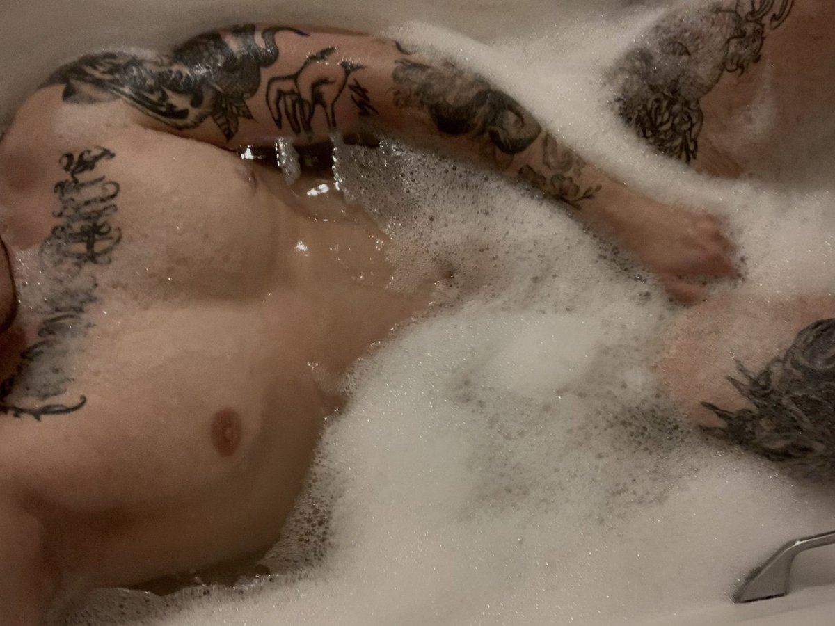 Bubble bath і по справах 🫧

#хтивийпонеділок #sexymonday