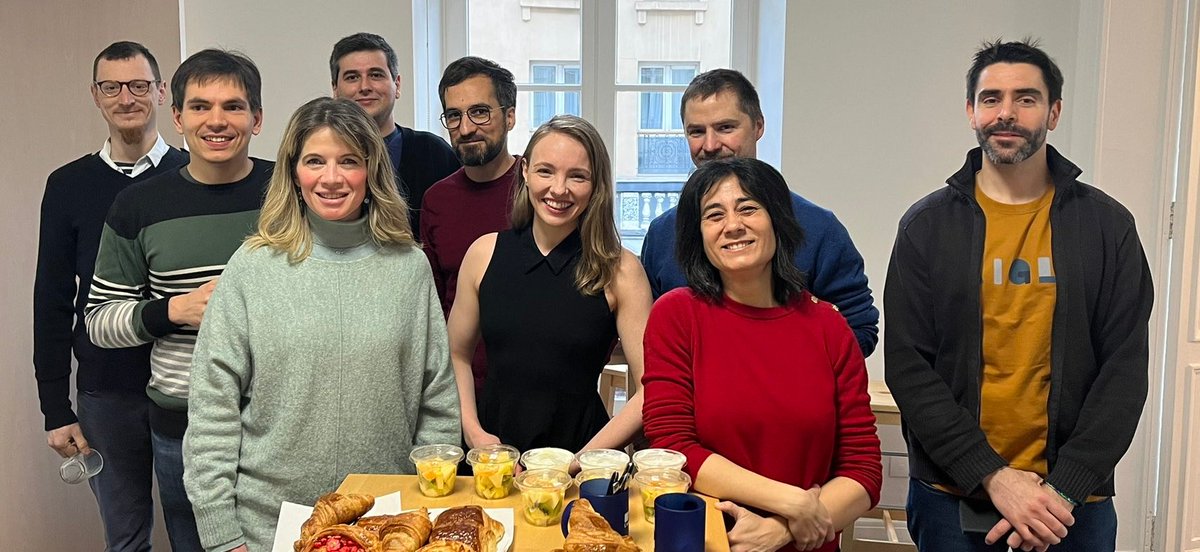 dalibo's tweet photo. Cette nuit, la communauté #PostgreSQL a annoncé 2 nouveaux committers, Richard Guo et @melanieplageman.
Nous félicitons particulièrement Melanie, conférencière VIP de notre #pgsession15 en 2023 (ici, au centre de la photo). 👏 💐
#opensource #SGBD #ingénieure
#Microsoft https://t.co/RQlUvVu64i
