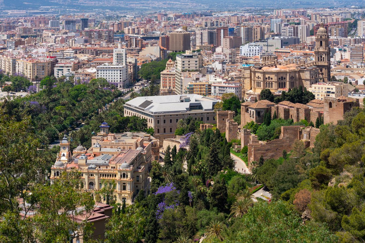 En #Málaga podrás encontrar una gran oferta de alojamiento: desde hoteles de diferentes categorías, hasta hostales, apartamentos y viviendas con fines turísticos. No hay excusa para quedarse en la ciudad unos días. 👉visita.malaga.eu/es/planifica/d…