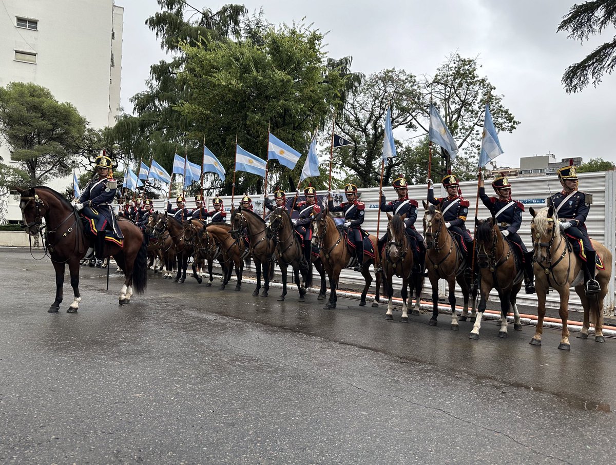 ¡Buen lunes para todos y un excelente comienzo de semana!  🇦🇷🐴 #BuenLunes #FelizLunes #HerederosDelLibertador #UnRegimientoConHistoria #SomosHistoriaViva #Granaderos