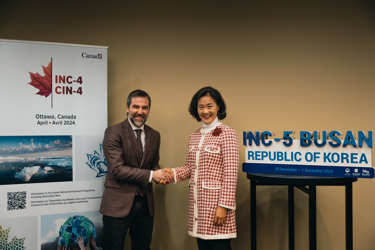 #INC-4 in Ottawa is moving forward. Korea and Canada strengthen their joint efforts for producing final agreement in Busan in November. Great conversation with Minister @s_guilbeault for the success of plastic agreement negotiation.