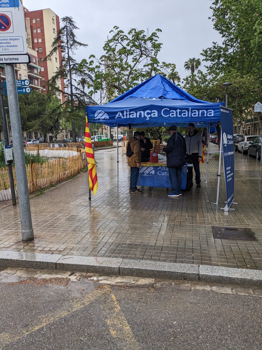 Ni la pluja ens atura!!💪🏻💪🏻 Plaça Congrès a Barcelona