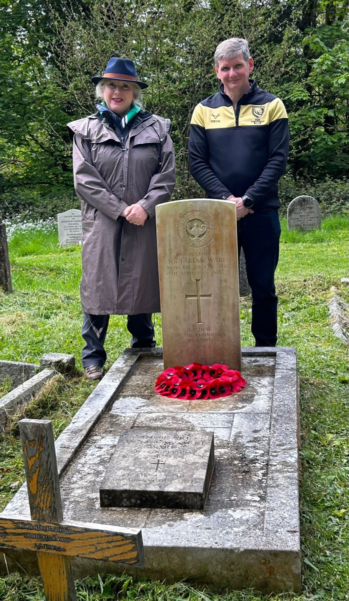 Our Director General, Claire Horton CBE, laying a wreath at the grave of our founder Sir Fabian Ware on the anniversary of his death last weekend. Discover more about Sir Fabian's central role in our formation here: cwgc.org/who-we-are/our… @dgcwgc
