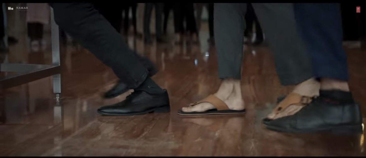 Watching Satyaprem ki katha, the scene where Satyaprem & Tapan Manek clash over Katha's pain and justice speaks volumes. Satyaprem, in humble footwear, vs. Tapan in branded shoes, perfectly symbolizes the class divide, reminding us that wrong is wrong, regardless of status.