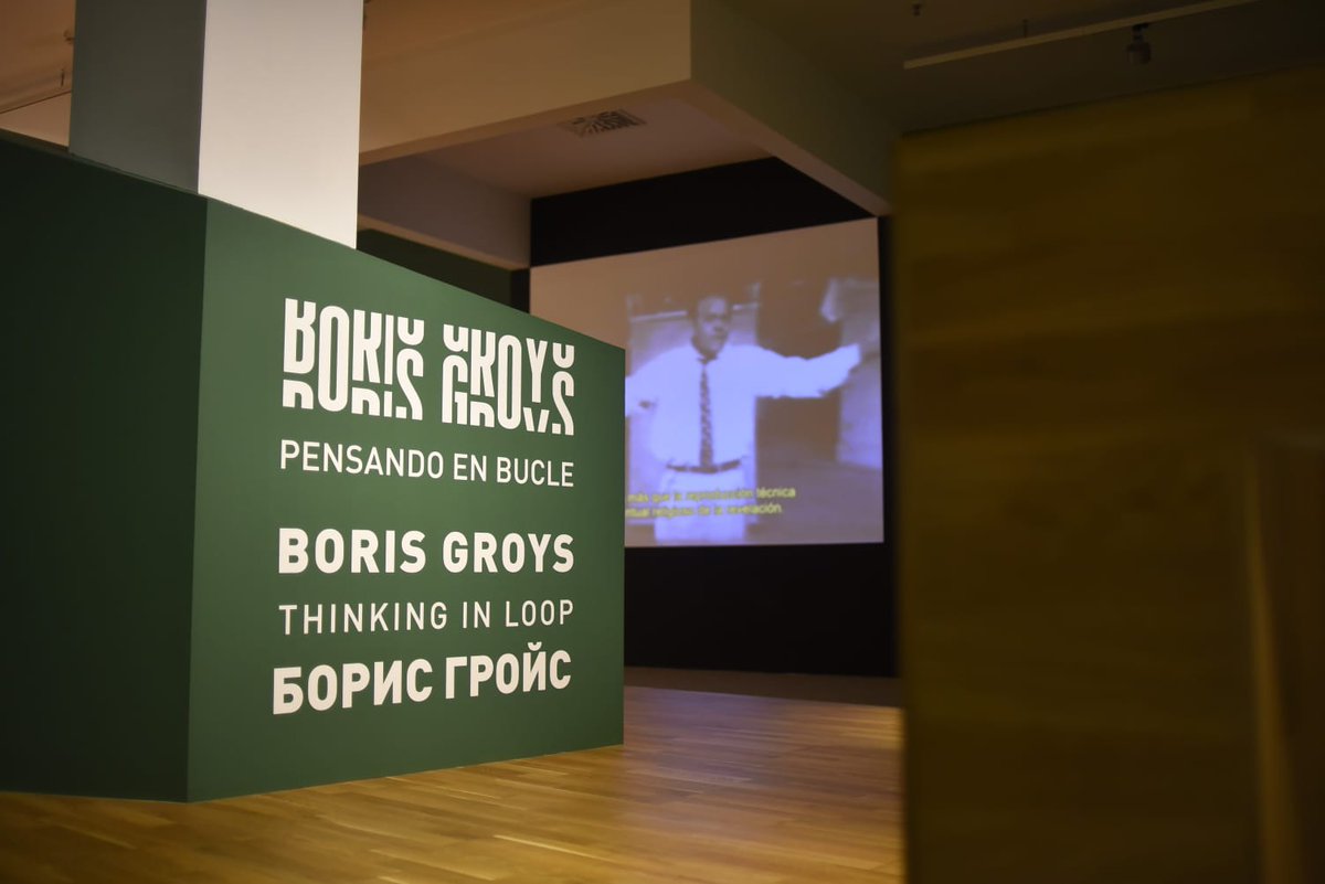 El @museorusomalaga amplía hasta el 16/06 la exposición de Boris Groys ‘Pensando en bucle’, que explora los rituales ambiguos de la palabra y la imagen en movimiento a través de la instalación de 3 videocollages con fragmentos de películas y documentales. visita.malaga.eu/es/que-ver-y-h…