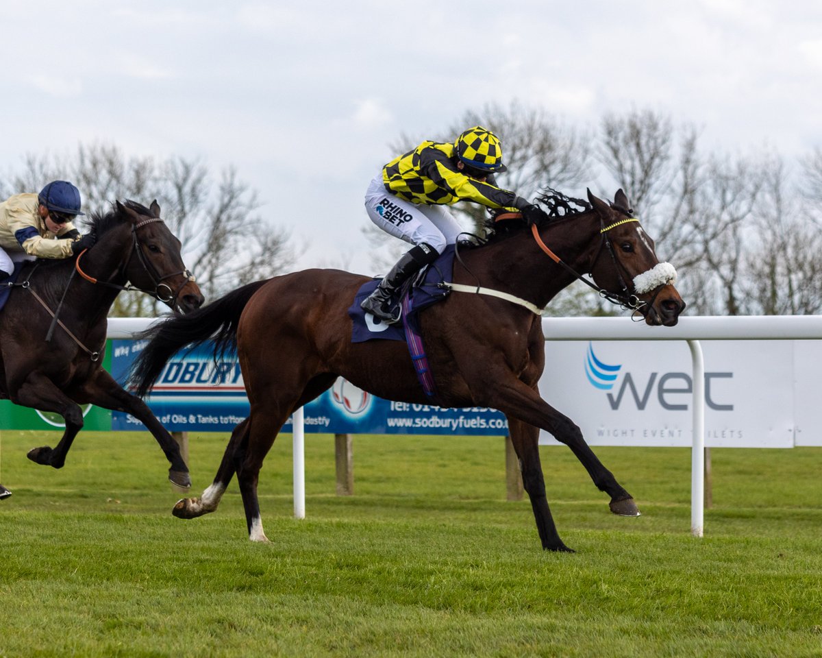 Race 6 - Paradiso Blinds Handicap 🥇Law Supreme 🥈Lakota Brave 🥉Arctic Mountain Jockey: @josephinegordo Trainer: @ianwilliamsraci Owner: Macable Partnership