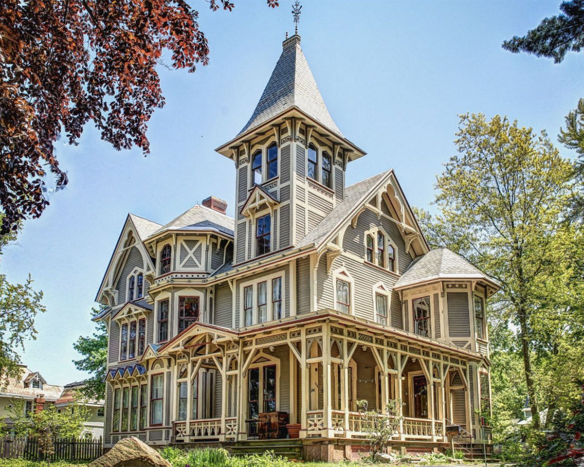 From past to present! Discover the magic of historic homes as they're relocated to new locations.

 #HistoricHomes #Preservation #Architecture 

wanderome.com/lifestyle/stun…