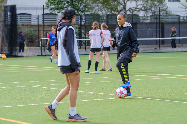 Lioness Leads Training at Godolphin and Latymer Rachel Yankey aiming to inspire next generation of women footballers chiswickw4.com/default.asp?se…