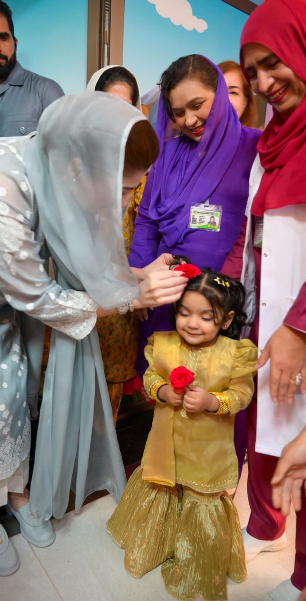 How cute 😍♥️ @MaryamNSharif