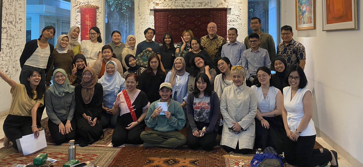 It was great to host a Bibliobattle with Jakarta Bookhive, with many eager readers recommending books that make us love reading even more. My own choice - “Haven” by Emma Donoghue @EDonoghueWriter