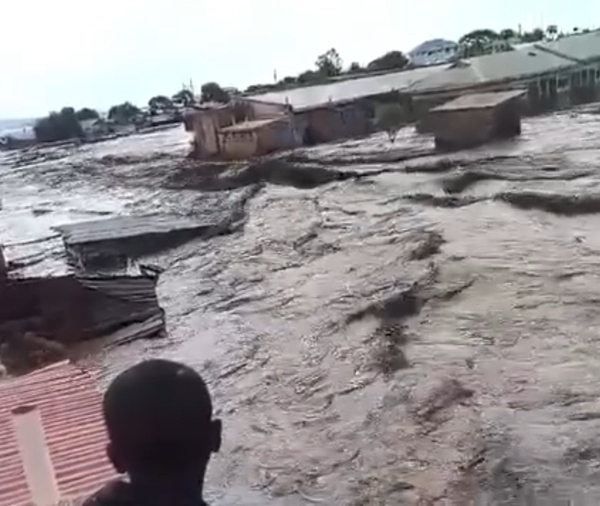 Lake Victoria burst its banks in Homabay County and floods Sindo Town. Watch👇