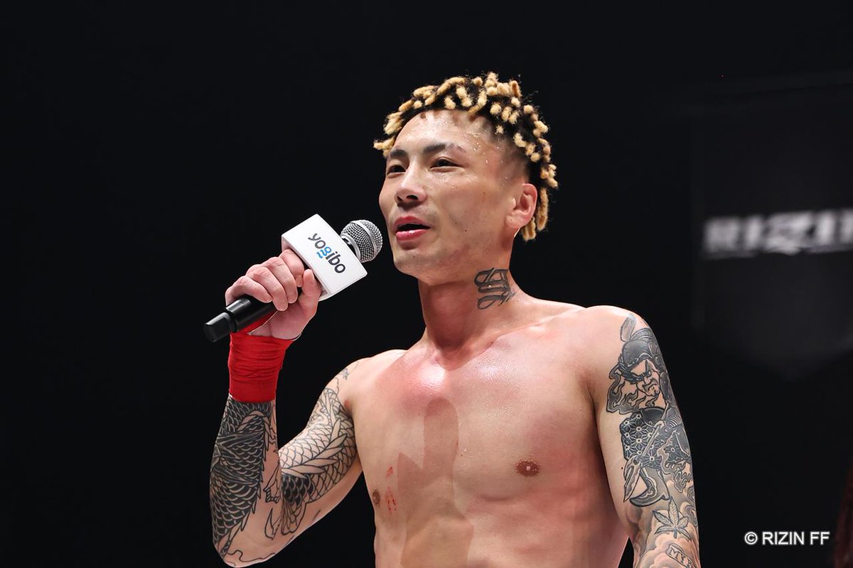 🔥🔥試合結果🔥🔥 #Yogibo presents #RIZIN46🦋 ⚔️第3試合⚔️ ベアナックルルール 58.9kg 🟥#篠塚辰樹【WIN】🏆 @Tatsuki_MBS ーーー🆚ーーー 🟦#Jマルチネス【LOSE】 1R 1分33秒 KO（右ストレート） 📝試合レポート↓ jp.rizinff.com/_ct/17697044