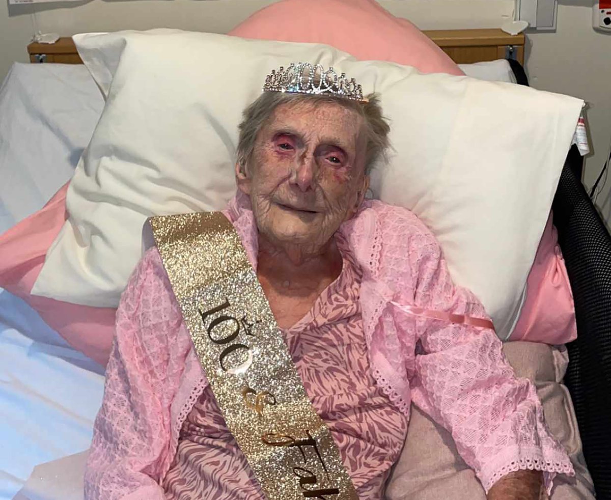 Ever wondered what the secret to living longer is? Well, one great-great grandmother from Tameside has shared her own take as she celebrated becoming a centenarian in style. Read more: tamesidecorrespondent.co.uk/2024/04/29/gre…
