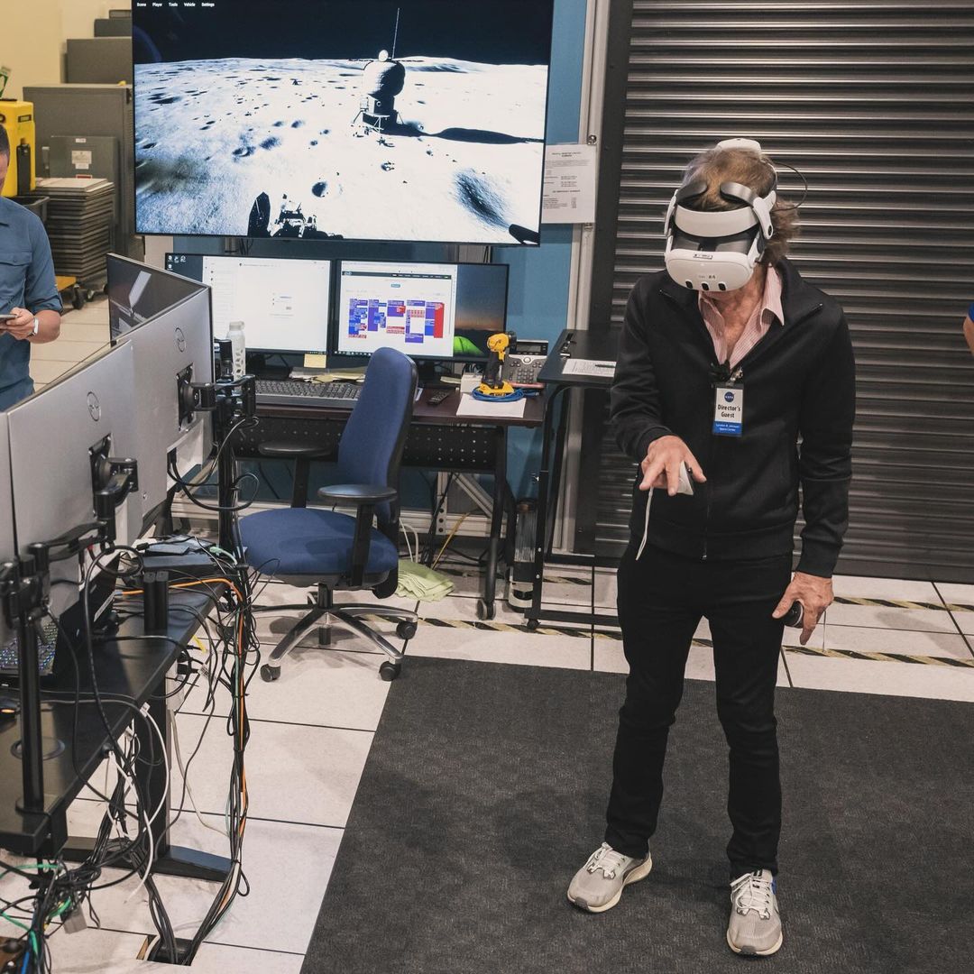 Mick Jagger having the time of his life at NASA 😅 📸: Mick Jagger (Instagram)