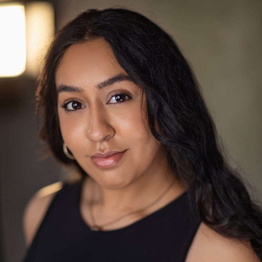 #NewAssociates 2024/25: @meerajoshii Meera is a South Asian actor and spoken word artist. Her practice embodies a fusion of artistry and advocacy deeply rooted in community-centric storytelling and cultural representation. More about Meera: bit.ly/NA202425