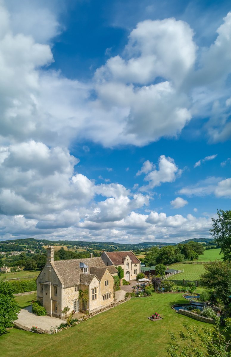 Old Greenhouse Farm, nestled on the edge of the picturesque #Painswick Valley, is a treasure trove of character. Substantial accommodation, secondary accommodation and expansive grounds spanning about 7.4 acres.

On with @knightfrank 
#cotswolds #cotswoldbuyingagent