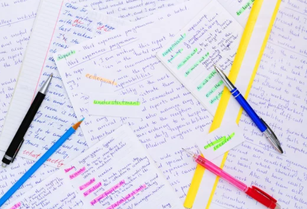 Calling all educators in Higher Education! Exemplar essays + first year students = ↑ academic skills + ↑ engagement. This study by James Elliot in #JLDHE No.30 presents diagnostic radiography students 'marking' absurd spoof essays to foster interest. shorturl.at/opBM2