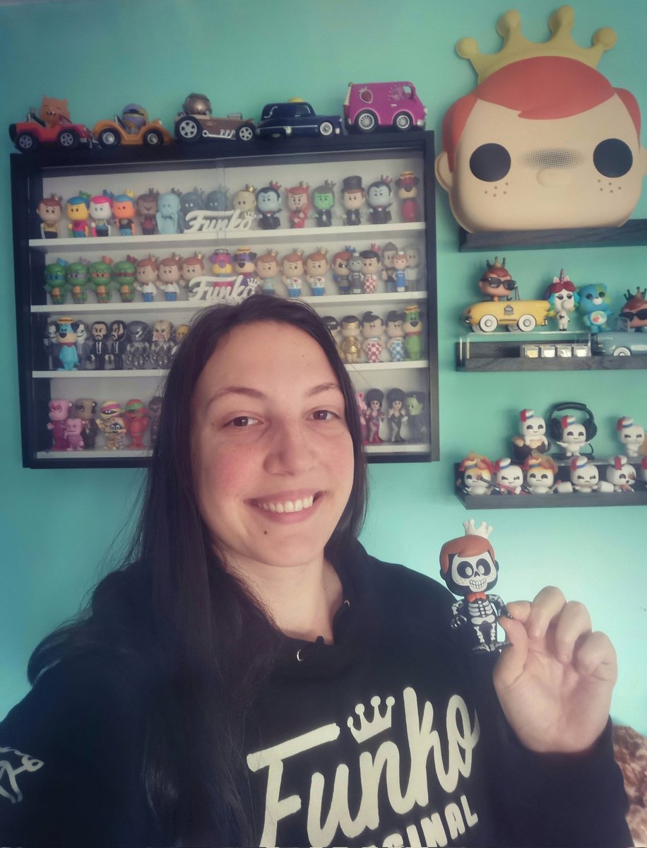 @FunkoEurope Freddy and myself are showing off one part of my collection 😊
Regards from Ireland 🇮🇪

#Funko #FunkoSoda #FunkoPop
#fotw #FanOfTheMonth