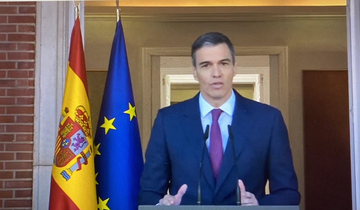 La difamació i l’atac continuat i cruel a persones innocents i les seves famílies. Per un moment he pensat que Pedro Sánchez es referia als independentistes catalans.